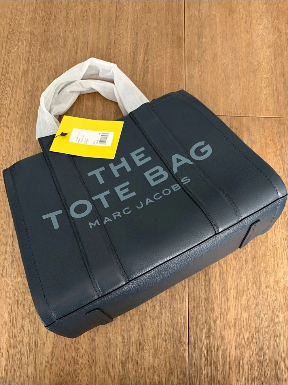 New Marc Jacobs  The Leather Medium Tote Bag